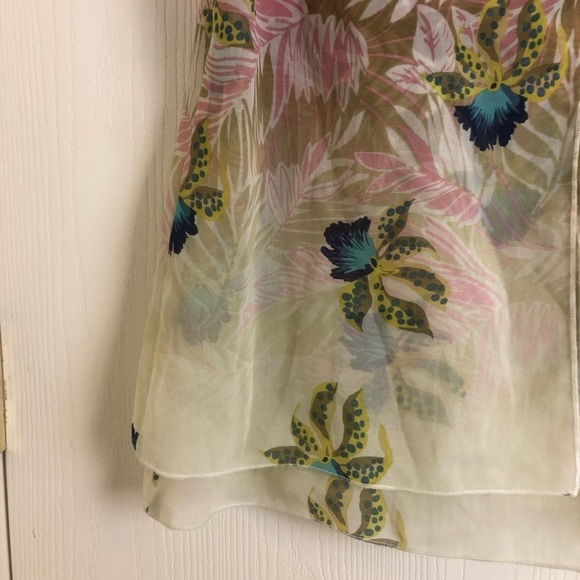 CAbi Tropical Print Parlor atop Split Back Layered Tank Blouse Women’s Size M - Picture 6 of 7